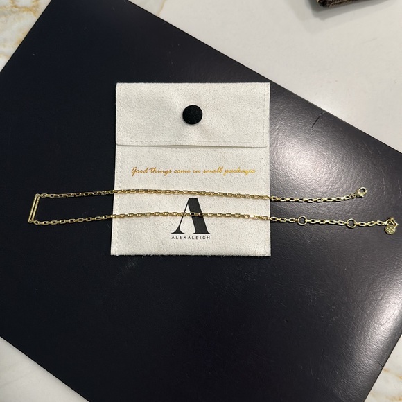 ALEXA LEIGH - Picture 5 of 5